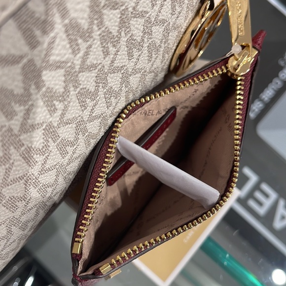 MICHAEL KORS
Jet Set Travel Medium Top Zip Leather Card Case Wallet 
Dark Cherry - Picture 11 of 16